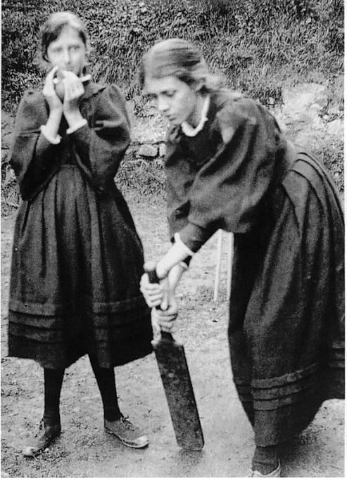 woolf-and-sister-playing-cricket